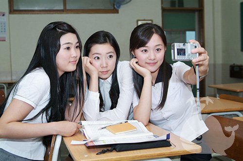梦见许多女同学是什么意思？