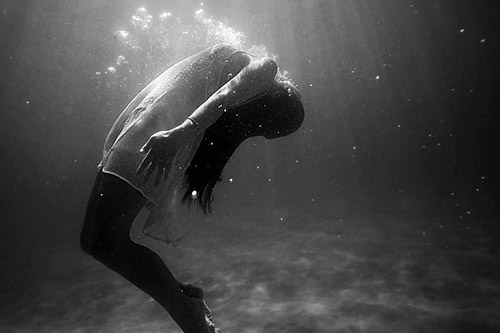 梦见自己溺水是什么意思？