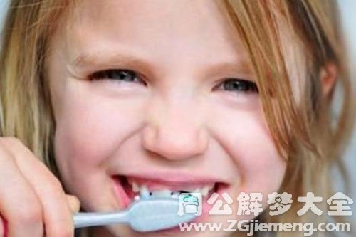梦见女儿换牙是什么意思？